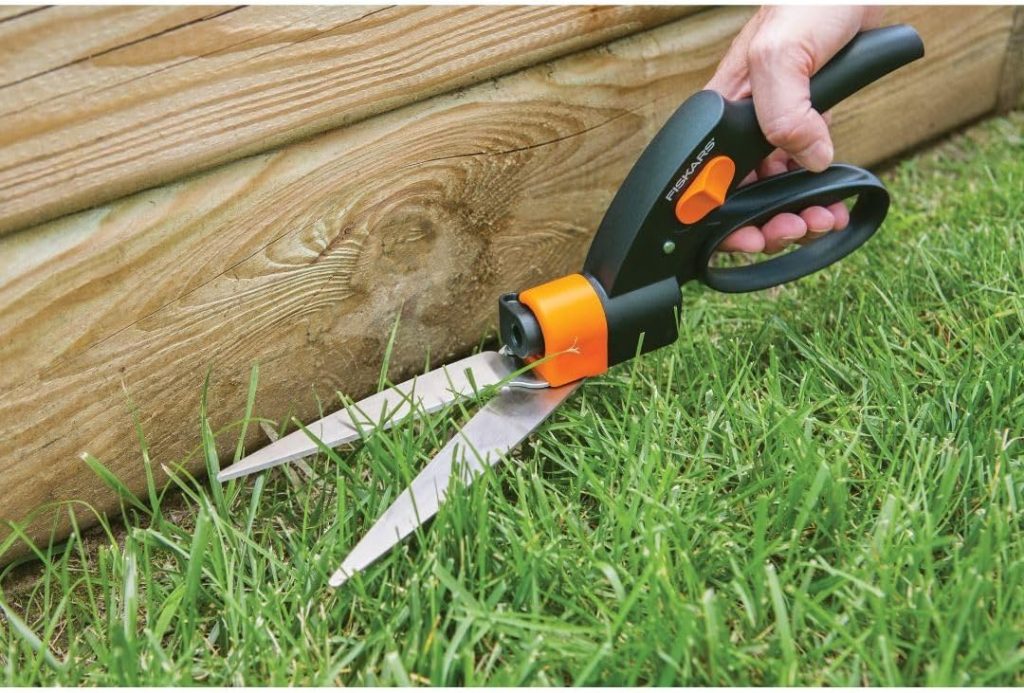 Fiskars Shear Ease Grass Shears - 5 Stainless Steel Blades - 360-Degree Swivel Blade Plant Cutting Scissors - Garden Shears and Grass Cutter, Black Fiskars Shear Ease Grass Shears - 5 Stainless Steel Blades - 360-Degree Swivel Blade Plant Cutting Scissors - Garden Shears and Grass Cutter, Black
